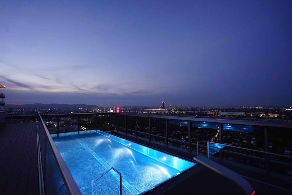 The High-Rise Condo With Pool Вена Экстерьер фото