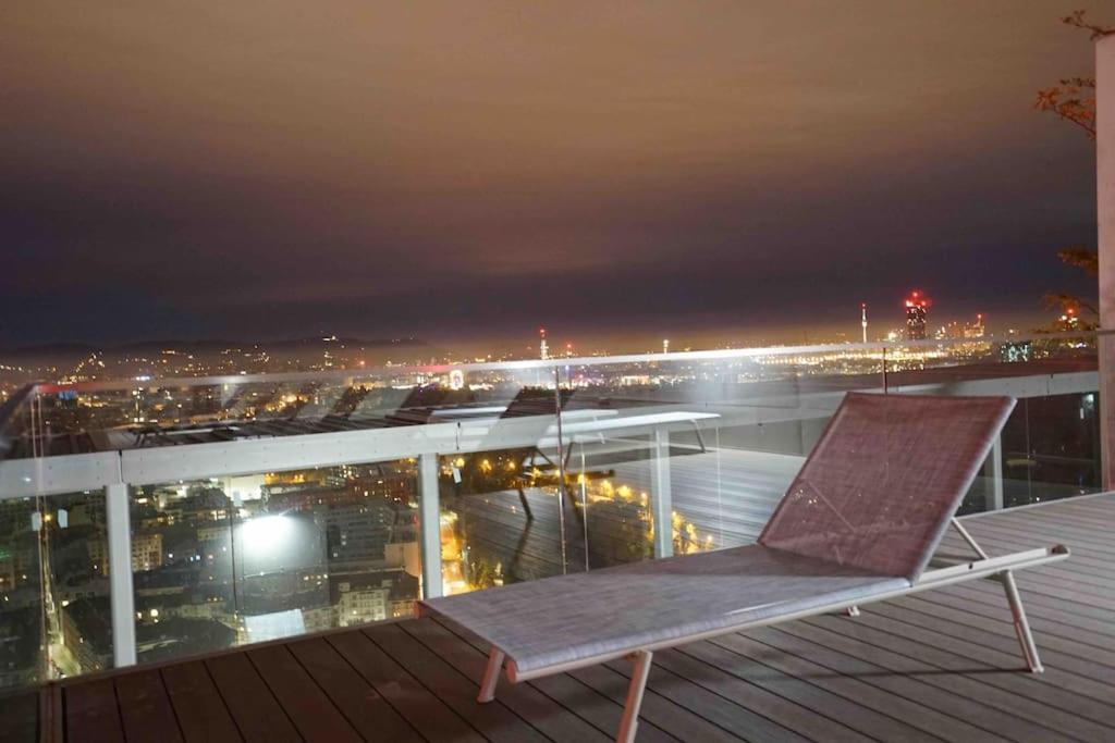 The High-Rise Condo With Pool Вена Экстерьер фото