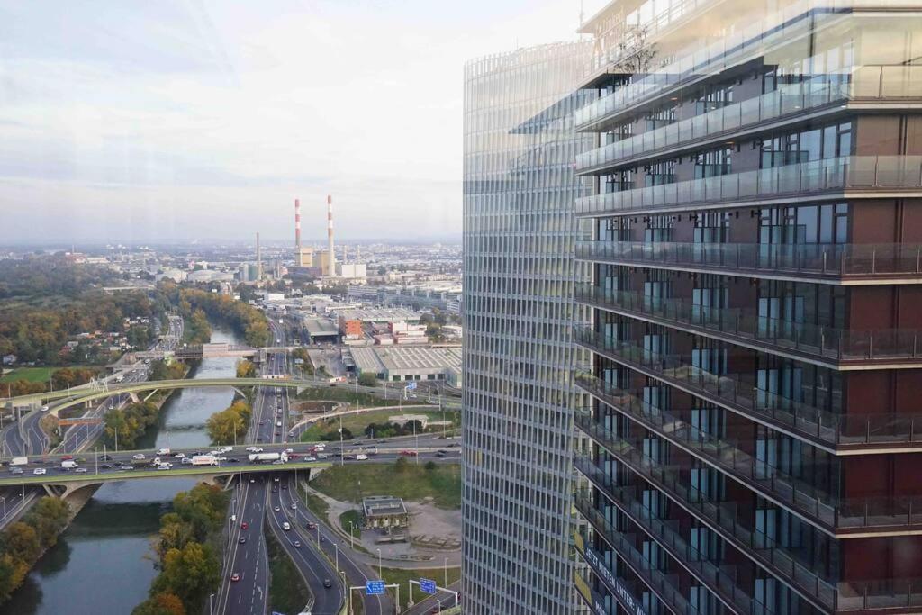 The High-Rise Condo With Pool Вена Экстерьер фото